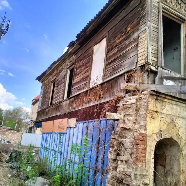 здание, назначение: нежилое, количество этажей: 2, в том числе подземных 0, площадь 208,4 кв. м, кадастровый номер: 56:44:0453005:275, адрес: обл. Оренбургская, г. Оренбург, ул. Чичерина/ ул. Чернореченская/ ул. Яицкая, д. 19/52-54/20. Здание является ОКН