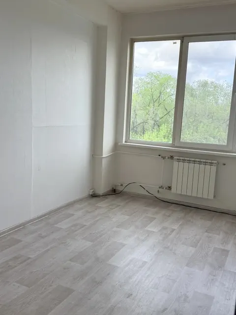 644012, г. Омск, пр.Королева, д.32, Административное здание, 4-й этаж: поз.№15, часть поз.№16 (на поэтажном плане), общей площадью 15,20 кв. м.