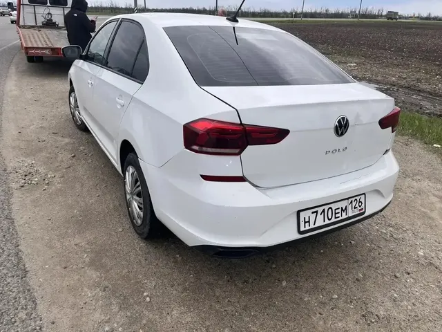 Имущество должника ИП Никифорова В.Э.: транспортное средство марки Volkswagen Polo, тип – легковой комби (хэтчбек), год выпуска 2020, идентификационный номер (VIN) XW8ZZZCKZMG012578, регистрационный знак Н710ЕМ126, номер кузова (прицепа) XW8ZZZCKZMG012578, цвет белый, ограничения: запреты на регистрационные действия, адрес: Ставропольский край, г. Ставрополь, пр-д 2 Юго-Западный, 8А. Начальная продажная цена 828 300 рублей. Сумма задатка 125 000 рублей.