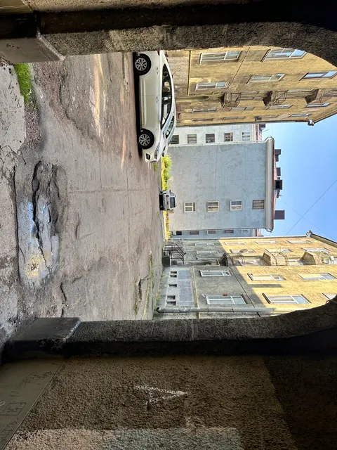Встроенное нежилое помещение (гараж) общей площадью 16,0  кв.м., кадастровый номер 47:01:0000000:45195, расположенное  по адресу: Ленинградская область, г. Выборг, пер. Школьный, д. 3, помещение 7Н