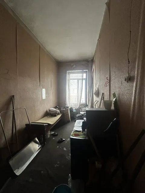 Нежилое помещение общей площадью 180,7 кв.м., с кадастровым номером 42:32:0101019:8049, расположенное по адресу:Кемеровская область, Прокопьевский городской округ, г. Прокопьевск, ул. Карла Либкнехта, 4, помещение № 1.