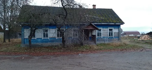 Земельный участок КН 60:22:0020404:54, площадью 614 кв.м, с расположенным на нем нежилым зданием (Гостиница) КН 60:22:0020404:105, площадью 117,5 кв.м