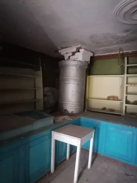 Нежилое здание кадастровый номер 64:05:230501:209 с земельным участком 64:05:230501:431 площадью 150 кв. м. (Собственность: № 64:05:230501:431-64/085/2026-1 07.08.2026 г.; Расположен: Саратовская обл., Балаковский р-он, с. Новая Елюзань, ул. Советская, д. 30