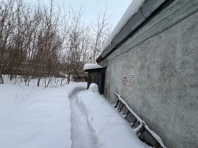нежилое помещение общей площадью 16,2 кв. м, кадастровый номер 42:38:0101001:18003, расположенное по адресу: Кемеровская область – Кузбасс, г. Полысаево, ул. Крупской, д. 100а.