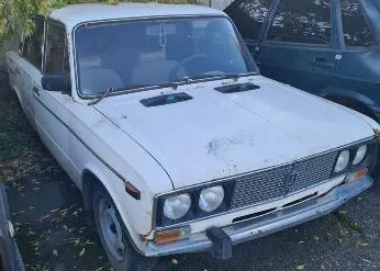 Автомобиль ВАЗ 2106, 2004 г.в., гос.номер Р466ТН38, белого цвета (отсутствует аккумулятор, по кузову ржавчина)