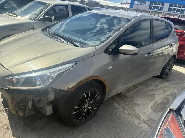 Автомобиль КИА JD (CEED) г/р/з Е441КО82, 2016 г.в, VIN: XWEHM512BG0004350 ТС обременено ЗАЛОГОМ, который остается на имуществе, согласно ГК РФ (покупатель оплачивает залог самостоятельно). ТС имеет ограничения ФССП на регистрационные действия (ключи и документы отсутствуют, техническое состояние не проверялось, пробег не известен). Имущество продается в том виде, в каком оно есть, в случае продажи возврату/обмену не подлежит. За скрытые дефекты имущества Продавец ответственности не несет.