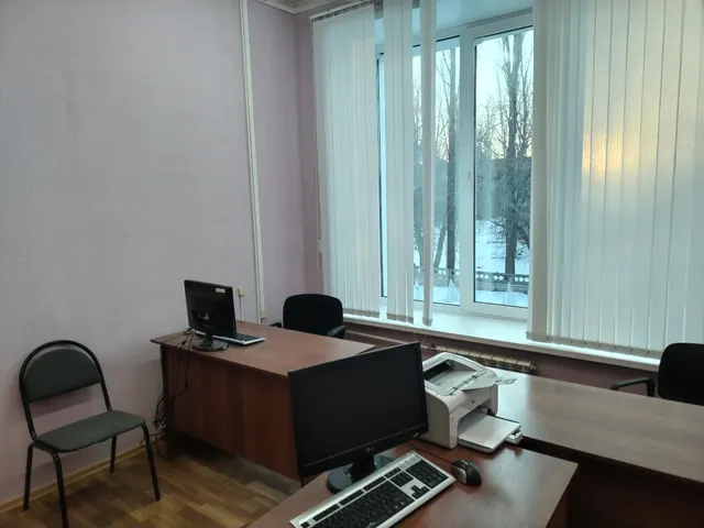 Нежилое офисное помещение площадью: 12,7 кв. м., номер помещения – 31, расположенное на 2 этаже здания МАУ «Бизнес-инкубатор БМР», входит в состав объекта муниципальной собственности Балаковского муниципального района Саратовской области – административного здания, общей площадью 2 213,7 кв. м кадастровый номер 64:40:020405:173.
