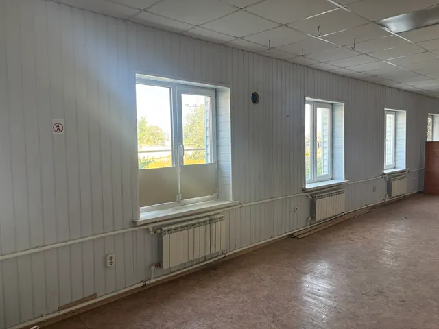 Нежилое помещение комната № 4, кадастровым номером 30:12:040467:729, общей площадью 109,8 кв.м в помещении № 1 на первом этаже здания бизнес – инкубатора литера А