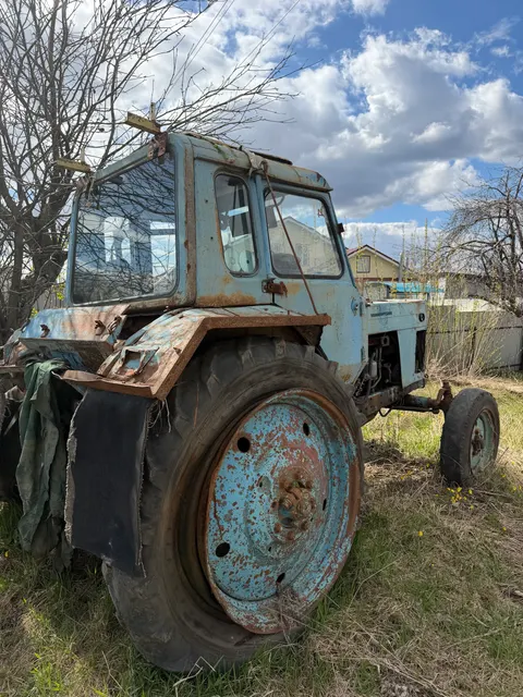 Трактор МТЗ-80, гос. номер 16 ТК 97-97, цвет синий,  1983 года выпуска