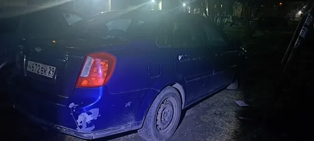 Транспортное средство Chevrolet Lacetti, 2008 года выпуска, цвет - синий, VIN KL1NF196J8K311145, государственный номер H672EK29. Состояние ТС: акуммулятор разряжен, передние колеса спущены.
