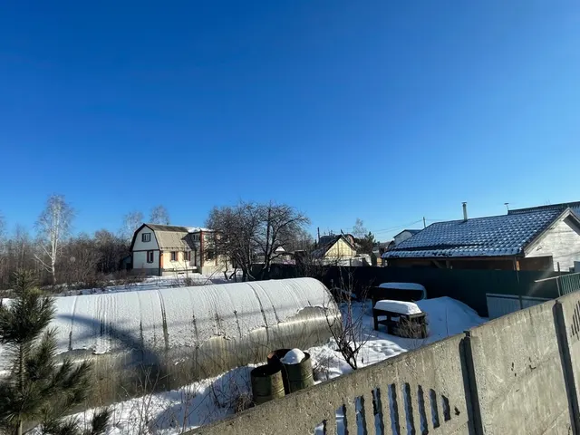 Жилое здание, площадью 74,8 кв.м, кадастровый №24:04:0303001:1014, земельный участок, площадью 1245+/-25 кв.м, кадастровый №24:04:0303001:75, расположенные по адресу: Красноярский край, Березовский район, Есаульский сельсовет, территория СНТ Родничок 2, ул. Садовая, дом 76, з/у 76. Начальная цена продажи 6 618 900 руб. Задаток 992850 руб.
