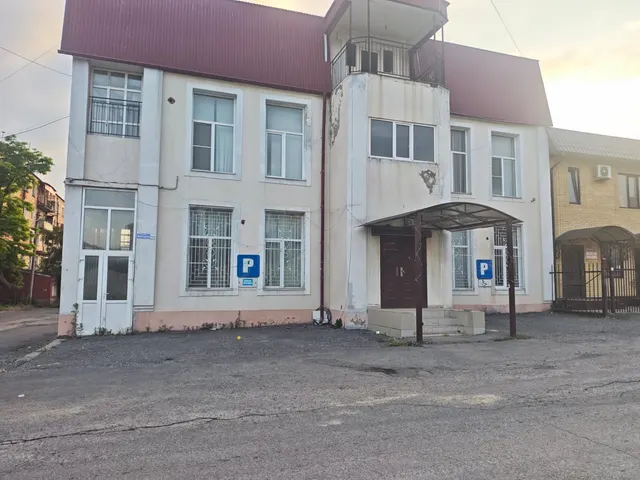 Нежилое административное здание