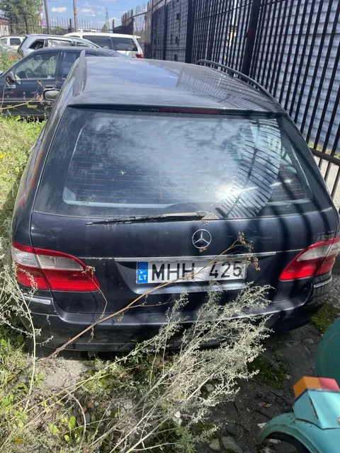 Имущество в качестве годных остатков : Автомобиль MERCEDES-BENZ E280CDI, на иностранных гос. номерах, VIN отсутствует