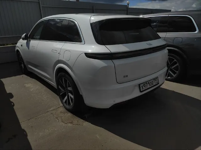Легковой автомобиль LIXIANG L7, 2023 года выпуска, идентификационный номер (VIN): LW433B12XP1706796, № кузова (прицепа): LW433B12XP1706796, шасси (рамы): отсутствует, мощность двигателя: 111,5 л.с., 82 кВт, объем двигателя: 1496 куб.см, цвет: белый, гос. номер Х971ОЕ797