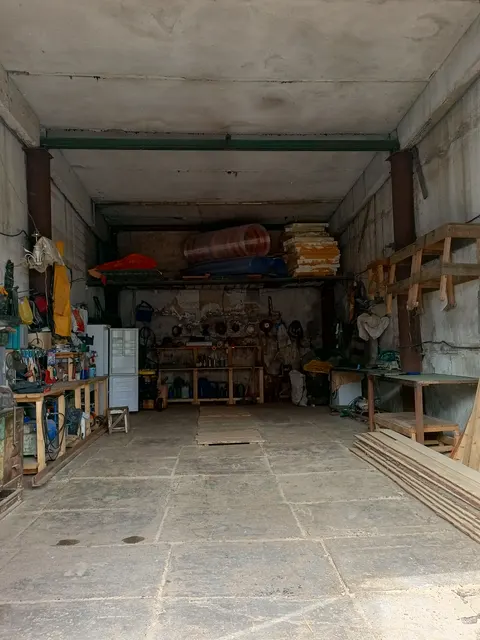 Земельный участок общей площадью 206 кв.м., кадастровый номер 18:08:072001:2042, с расположенным на нем гаражом-складом конфискатов общей площадью 67,8 кв.м., с кадастровым номером 18:08:072001:1740, по адресу: Удмуртская Республика, Завьяловский район, с. Гольяны, ул. Пионерская, д. 45А.