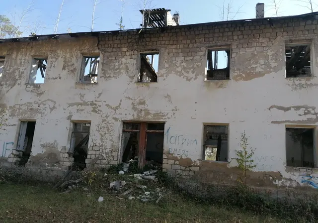 Нежилое здание - детский сад №1, общей площадью 421,2 кв.м.,  с земельным участком, общей площадью 3322 кв.м.
