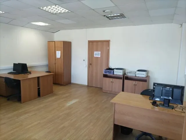 Нежилое офисное помещение на первом этаже площадью 36,5 кв.м. (номер по плану 62), расположенное по адресу: г. Новосибирск, Дзержинский район, ул. Есенина, д. 8/4