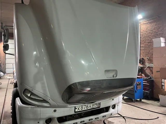 Грузовой автомобиль тягач седельный ФРЕЙТЛАЙНЕР COLUMBIA CL120064ST, 2002 г.в., г/н: Х876КУ43, цвет: белый, VIN: 1FUJA6AVX3LK81864