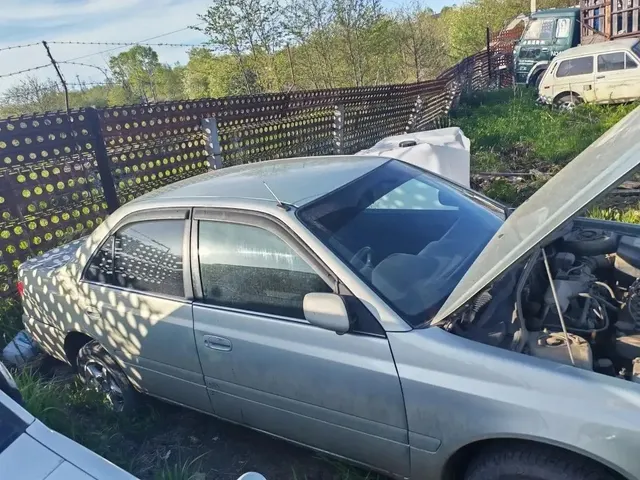 Автомобиль марки «TOYOTA CARINA»  номер кузова AT2120064159