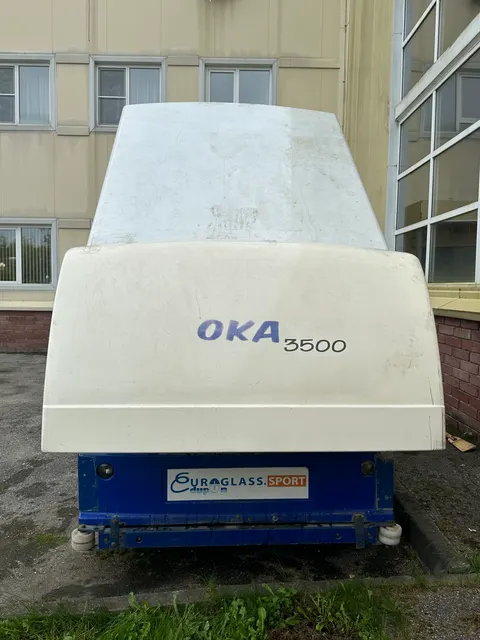 Продажа муниципального имущества посредством публичного предложения - льдоуборочная машина OKAY 3500, год выпуска - 2009, вес - 2500 кг, высота - 1,80 м, ширина - 2,16 м, длина - 3,95 м, бортовой номер: 9.35.10У, двигатель №: ADF 08.12.08, страна изготовления - Франция
