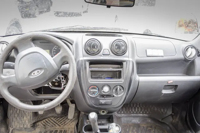 Автомобиль легковой, марка, модель ТС: Lada, 219060, Lada Granta; 2013 года выпуска, идентификационный номер (VIN): XTA219060DY050318; модель и номер двигателя – 11183, 6002283, цвет кузова – серебристый.