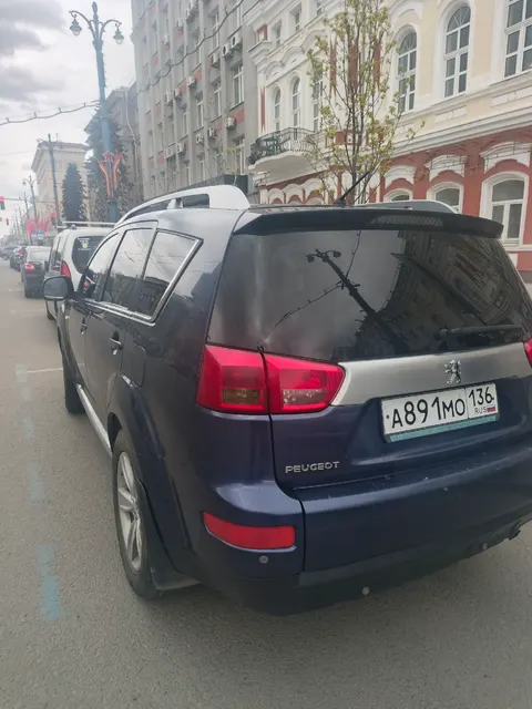 PEUGEOT 4007