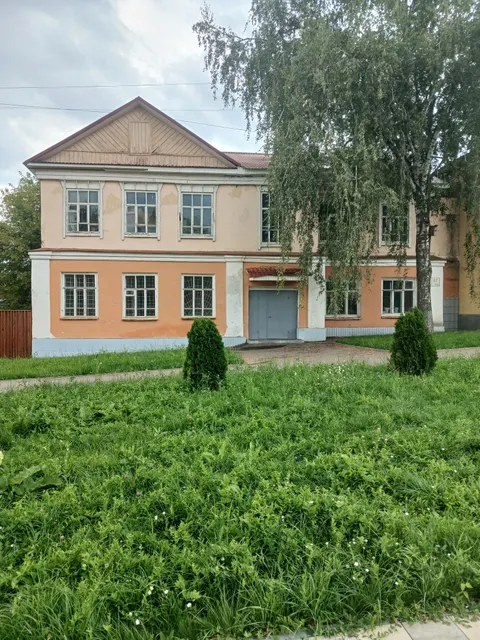 Нежилое здание и земельный участок