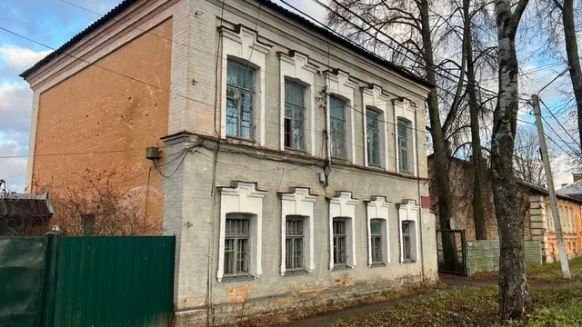 Продажа находящихся в федеральной собственности объектов недвижимого имущества: площадью 171,8 кв. метра (кадастровый номер 53:16:0010314:45), являющегося объектом культурного наследия регионального значения, а также площадью 58,3 кв. метра (кадастровый номер 53:16:0010425:125), одновременно с земельным участком площадью 606 кв. метров, на котором они расположены, адрес: Новгородская обл., р-н Солецкий, Солецкое городское поселение, г. Сольцы, ул. Луначарского, д. 28.