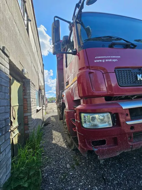 Грузовой автомобиль Камаз, 6580, 2020 г.в., VIN XTC658005L2536930, г.н. В306КТ01, цвет красный, на ходу, есть повреждения переднего бампера. Работоспособность не проверялась. Расположено по адресу: Мурманская обл., пгт. Зверосовхоз, стоянка Скарус. Должник ООО «Водолей Юг».