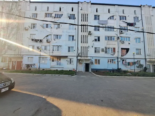 Квартира, площадь 87,6 кв. м.,кадастровый №: 05:49:000012:368, этаж 1, местоположение: Республика Дагестан, г. Избербаш, ул. Азизова (Свободы), д. 27, кв. 34 (должник Гаджиев И. Н.)