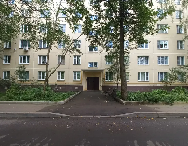 Продажа имущества, находящегося в собственности города Москвы, жилое помещение по адресу:  г. Москва, ул. Чертановская, д. 52, к. 3, кв. 82, общей площадью 43,5 кадастровый номер: 77:05:0008004:3899.