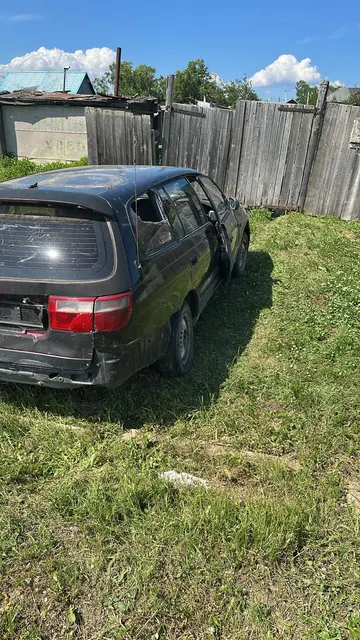Автомобиль марки Toyota Caldina 1995 год выпуска,г/н М332ЕТ27,№ кузова ST1950069908, № двигателя 6835294,Объем двигателя 1998,000 см куб