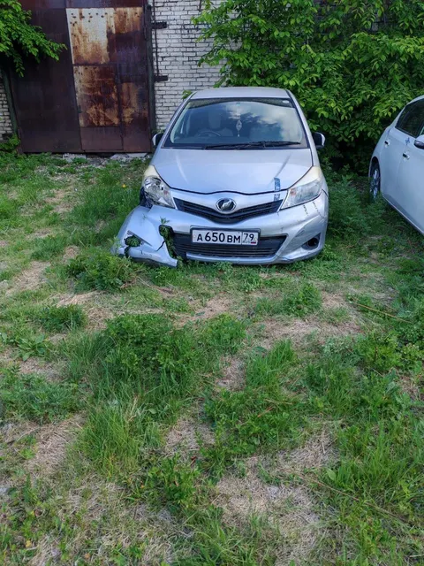 Автомобиль марки Toyota Vitz, г/н A650BM79, 2012 г.в, № кузова KSP1302040503,цвет серый