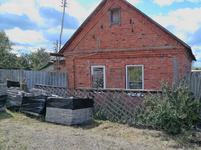Нежилое здание, площадью 54,5 кв.м.,   земельный участок площадью 971 кв.м, расположенные по адресу: Российская Федерация, Брянская область, г. о. Новозыбковский, с. Новое место, ул. Луговая, д. 64.