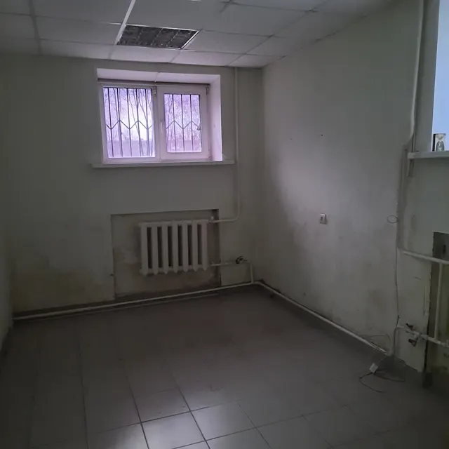 Нежилое помещение № 1, общей площадью 103,7 кв. м, расположенное в подвале жилого пятиэтажного кирпичного дома находящиеся по адресу: г. Чебоксары,                       ул. Максимова, 9.