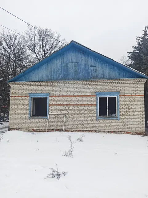Здание конторы, площадью 113,7 кв.м., с кад. № 32:12:0010305:19, расположенное по адресу: Российская Федерация, Брянская область, м.р-н Климовский, г.п. Климовское, рп. Климово, ул. Брянская, д. 60 и земельный участок под ним с кадастровым № 32:12:0010305:171