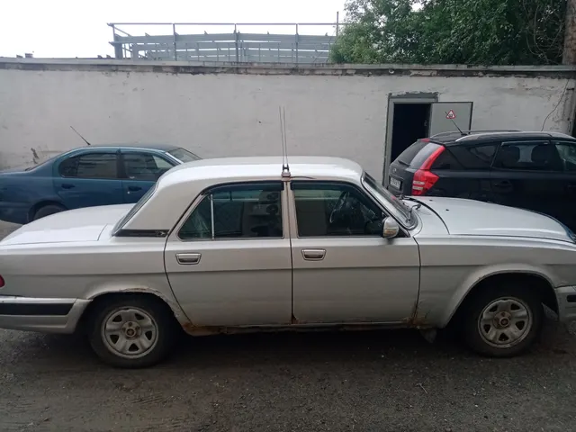 Автомобиль ГАЗ 31105, год выпуска 2006, цвет серебристый, идентификационный номер (VIN) Х9631105071369120, государственный регистрационный номер E967PM96.