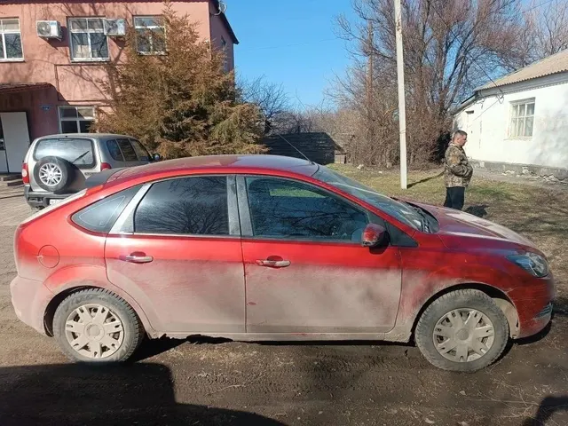 Легковой автомобиль Ford Focus, 2008 г.в., г/н Т944АО761, VIN X9FPXXEEDP8D75211, красно-оранжевого цвета, лобовое стекло имеет трещины и сколы, без технических повреждений, на ходу, в залоге, должник Чос Н.Н., (Поручение ТУ Росимущества в РО от 20.10.2026 № 61-1850-У). Адрес (местоположение): Ростовская область, ст. Тацинская, ул. Кошевого, д. 61.