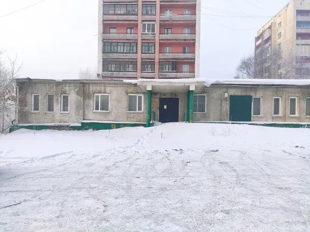 Земельный участок общей площадью 3181 кв.м, с кадастровым номером 42:26:0201001:124, с расположенными на нем объектами движимого и недвижимого имущества, по адресу: Кемеровская область, г. Ленинск - Кузнецкий, ул. Розы Люксембург, д. 47