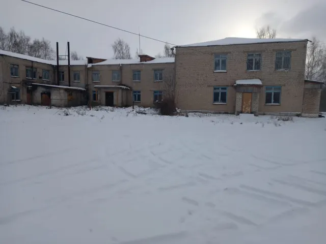 Нежилое здание, общей площадью 1932,1 кв.м., кадастровый номер 52:45:0031201:235, и земельный участок, общей площадью 3517,0  кв.м., кадастровый номер 52:45:0031203:599, занятый этим нежилым зданием, расположенные по адресу: Нижегородская область, Сергачский район,  с.Воскресенское, ул.Советская,  д.21