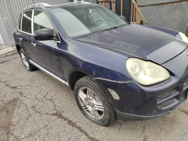 Лот №51 Легковой автомобиль Порше Cayenne, 2003 г.в., VIN WP1AB29P73LA60384, цвет синий. Рабочее состояние не проверялось. Должник Горняк Э.Д. Обременения: Залог, запреты судебного пристава исполнителя на рег. действия. Начальная цена продажи 486300,00 руб. Задаток 72945,00 руб. (пор. 070/Тд)