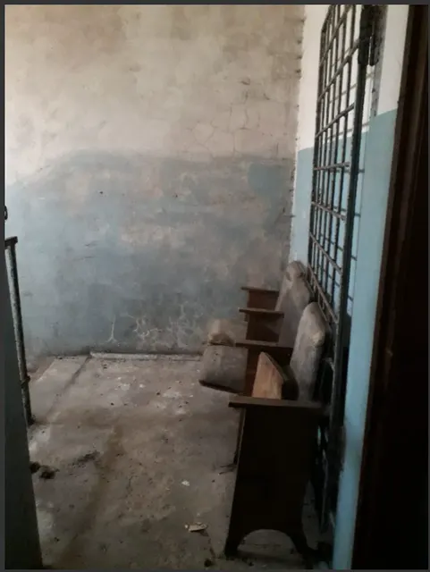 Подвальное помещение общей площадью 38,0 кв.м. с кадастровым номером: 43:27:020105:558, расположенное по адресу: Кировская область, р-н. Подосиновский, пгт. Пинюг, ул. Индустриальная, д. 7.
