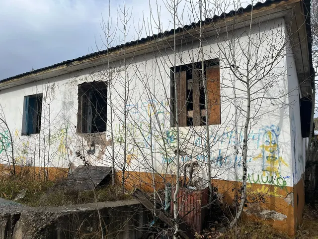 Земельный участок с объектом недвижимости по адресу:Иркутская область,  г. Усть-Кут, ул. 2-ая Геофизиков, д. 5