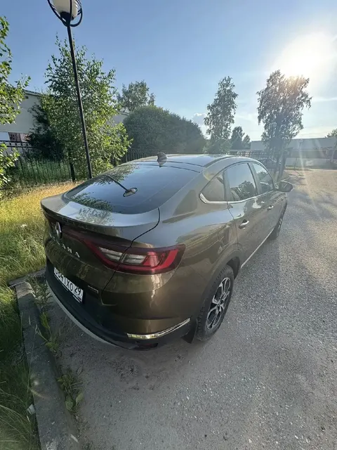 Транспортное средство Renault Arkana RJCLE2M3X, 2021 года выпуска, цвет - коричневый, VIN Z7LRJC2D467943429, государственный номер O841XO29.
