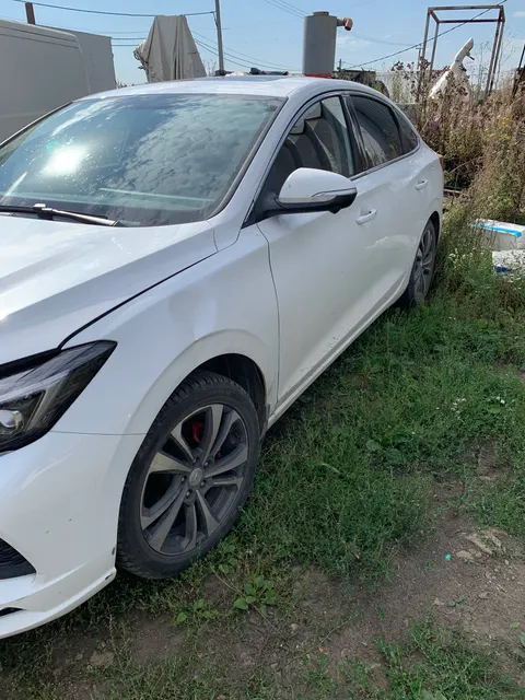 Автомобиль марки «Чанган» г/н М963ЕН774 (залог) (один ключ от автомобиля, информация по документам отсутствует)
