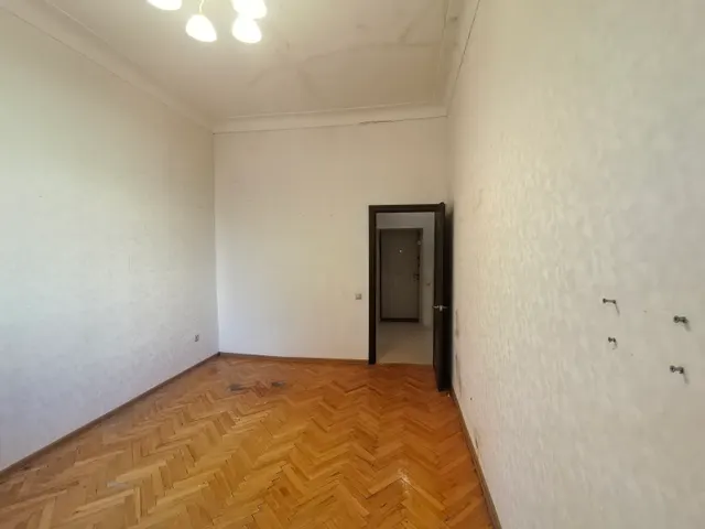Продажа имущества, находящегося в собственности города Москвы, жилое помещение по адресу: г. Москва, Малый Лёвшинский, д. 14/9, стр. 1, кв. 13, площадью 25,2 кв.м (Этаж № 1), кадастровый номер: 77:01:0001055:1652