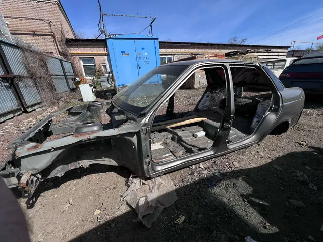 Автомобиль Лада Приора, г/н А 647 ТХ 156, VIN XTA217050J0557264. От автомобиля остался только кузов, все комплектующие отсутствуют. Без колес, без дверей, отсутствует крышка багажника