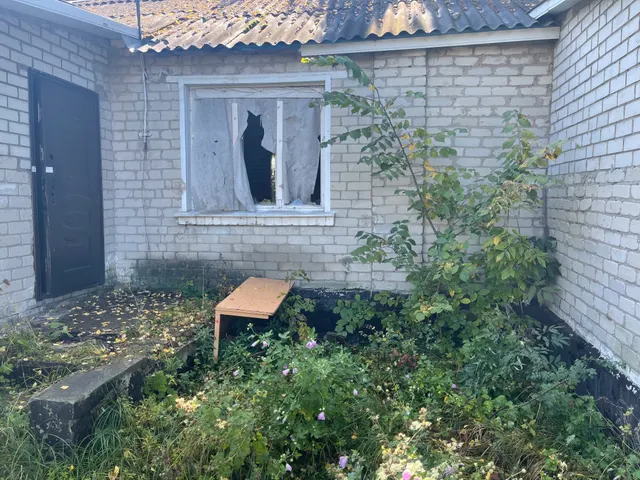 Здание 127,7 кв.м и земельный участок 3181 кв.м, расположенные по адресу: Российская Федерация, Курская область, Горшеченский район, п. Горшечное, ул. Гагарина, д. 2