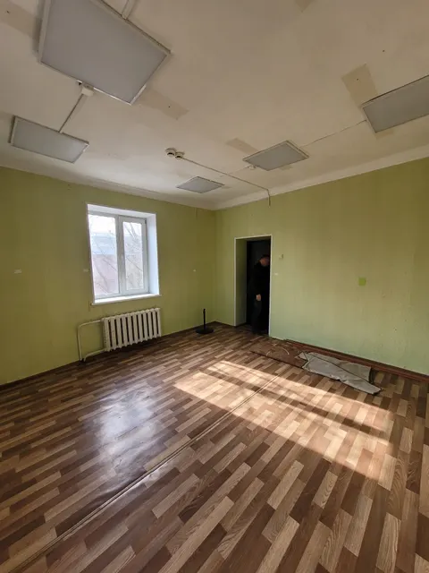 Право на заключение договора аренды нежилого помещения (номер на поэтажном плане: 21) с кадастровым номером 55:36:090301:14705 общей площадью 20,5 кв. м, расположенного на 2 этаже здания по адресу: г. Омск, ул. Братская, д.13.