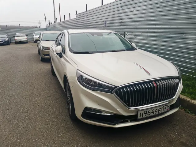 Имущество должника ООО «Завстройсервис»: транспортное средство марки HONGQI Н5, тип – легковой седан, год выпуска 2022, идентификационный номер (VIN) LFPH4ACP1P1Y02678, регистрационный знак Н964ВЕ126, номер кузова (прицепа) LFPH4ACP1P1Y02678, двигатель № CA4GC18TD30080117, запреты на регистрационные действия, имеется небольшая вмятина на левом заднем крыле, адрес: Ставропольский край, г. Ставрополь, ул. Доваторцев, д. 90/3.Начальная продажная цена 1 644 200 рублей. Сумма задатка 247 000 рублей